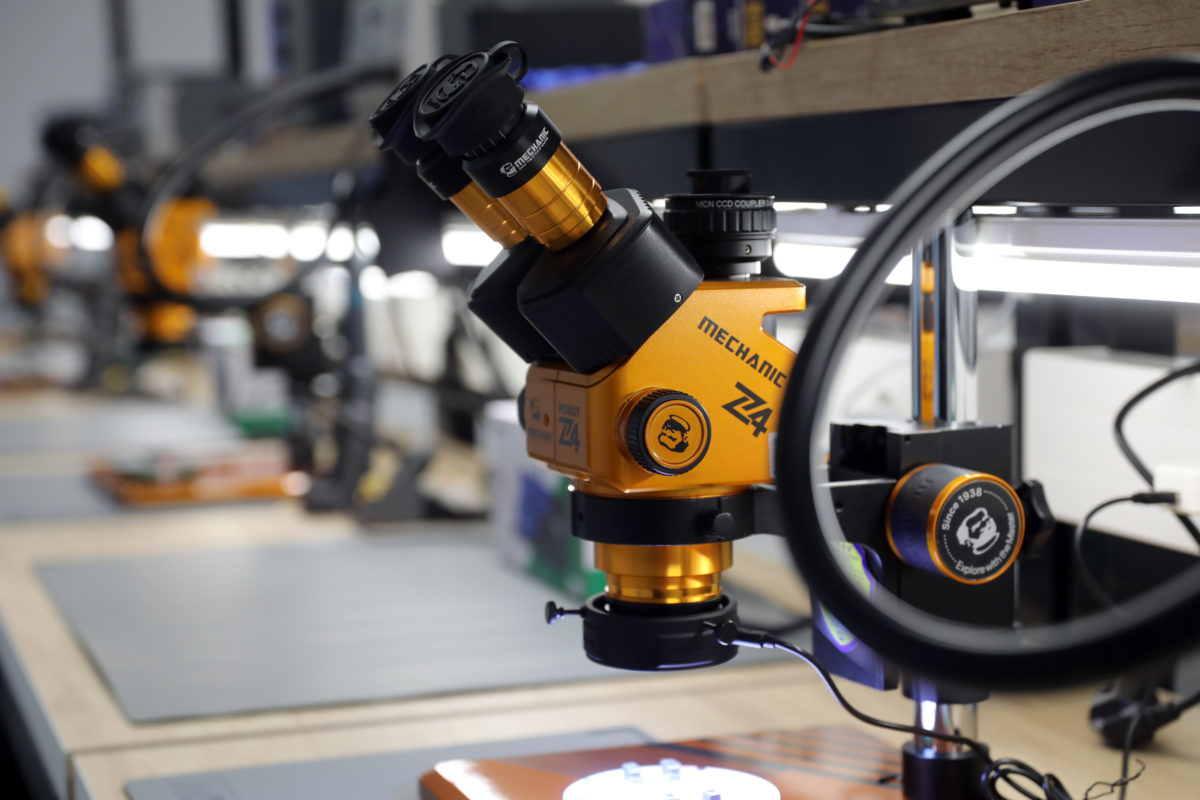 Microscope de micro-soudure de l’atelier REPAR’ CENTER