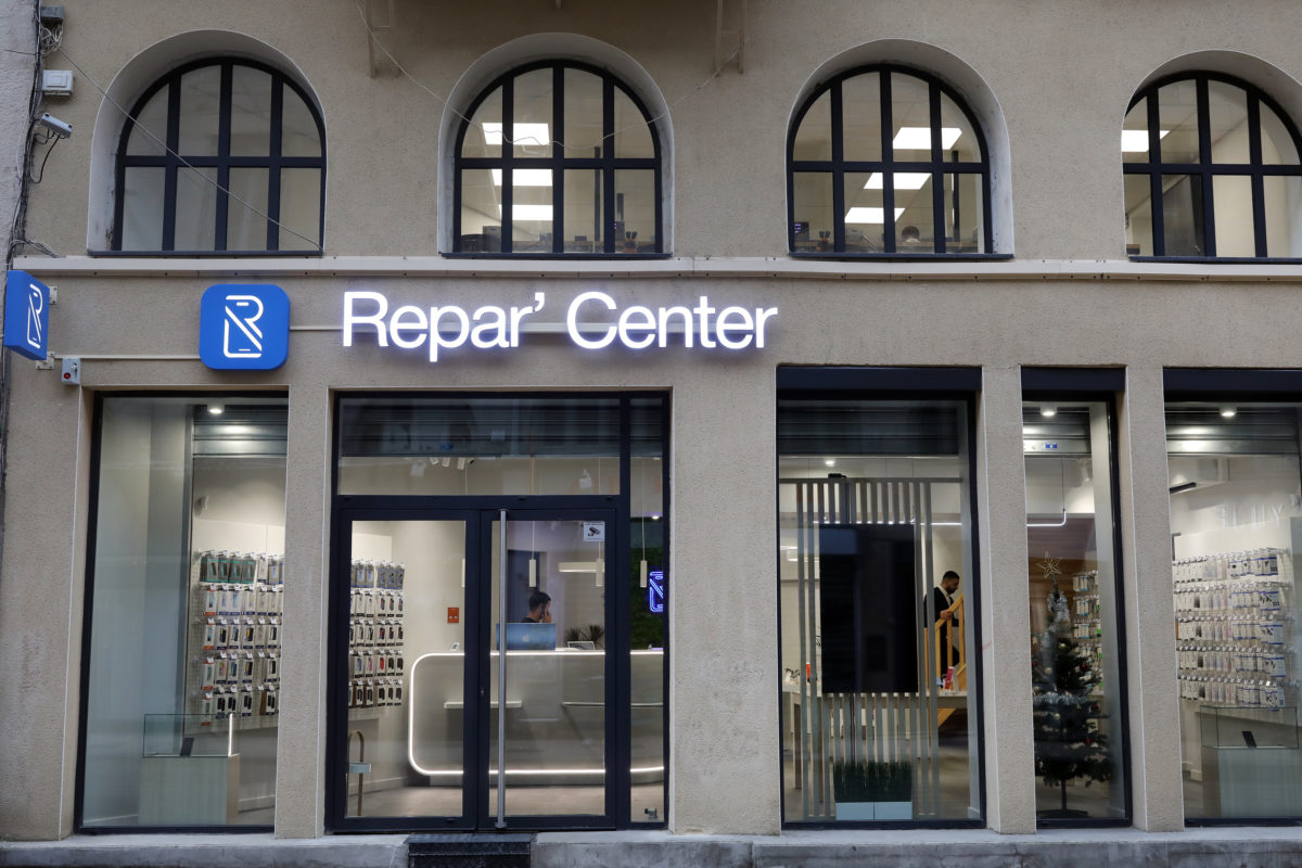 Façade de la boutique REPAR' CENTER, 4 rue Gambetta, place du Peuple à Saint-Étienne